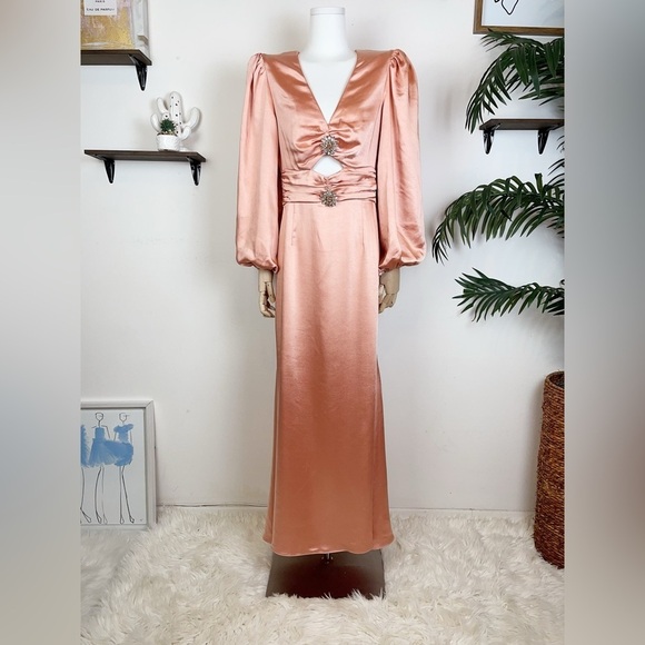Elliatt NWT Kathy Satin Maxi Dress in Peach Size Small - Picture 1 of 16